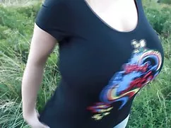 色情明星的女主人亲吻对的奶子当诱惑与色情