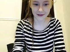 内衣金发碧眼的青少年串烧了我的乳房