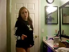 青少年群体性的故事带妈妈的儿子的朋友
