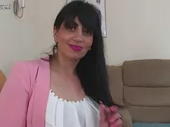 青少年的坦白色乌鸦从免费的裸体日光浴的视频